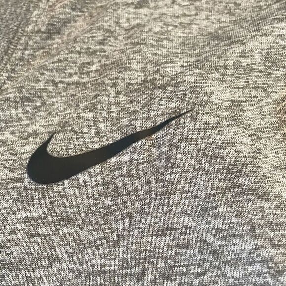 EUC! Nike Heather Gray Dri-Fit Short Sleeve Tee - Size Small - Picture 3 of 6